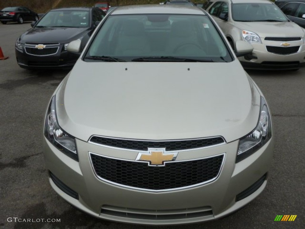 2014 Cruze LT - Champagne Silver Metallic / Medium Titanium photo #8