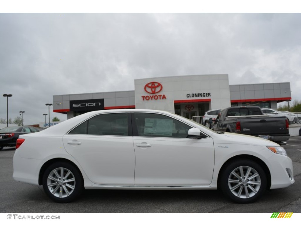 2014 Camry Hybrid XLE - Super White / Ash photo #2