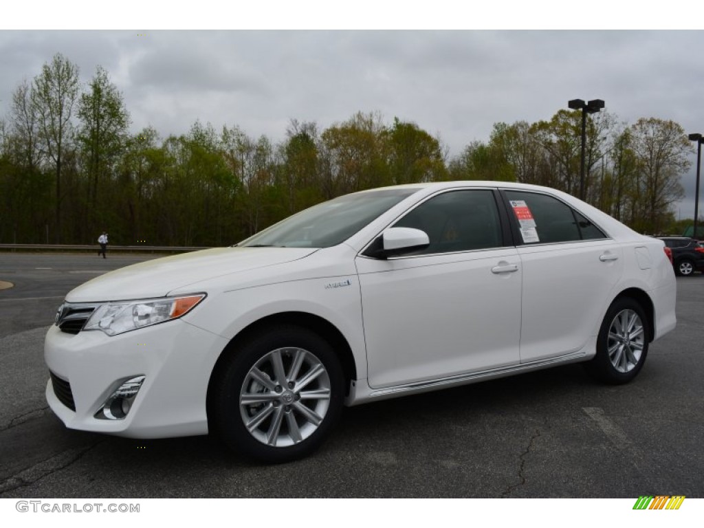 2014 Camry Hybrid XLE - Super White / Ash photo #3