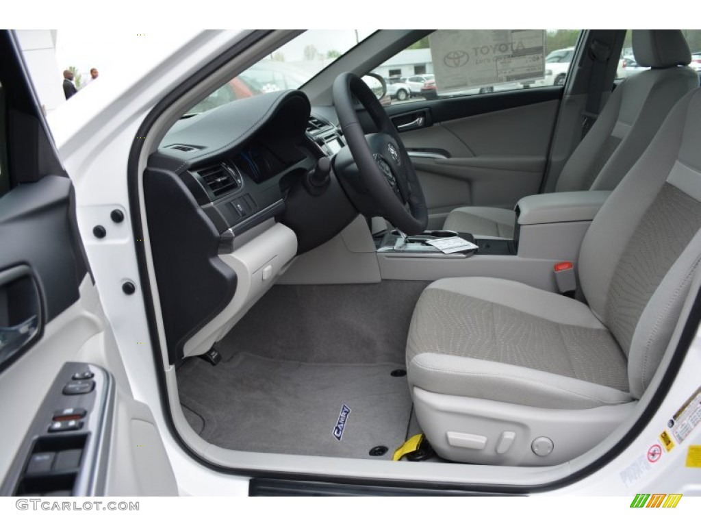 2014 Camry Hybrid XLE - Super White / Ash photo #6