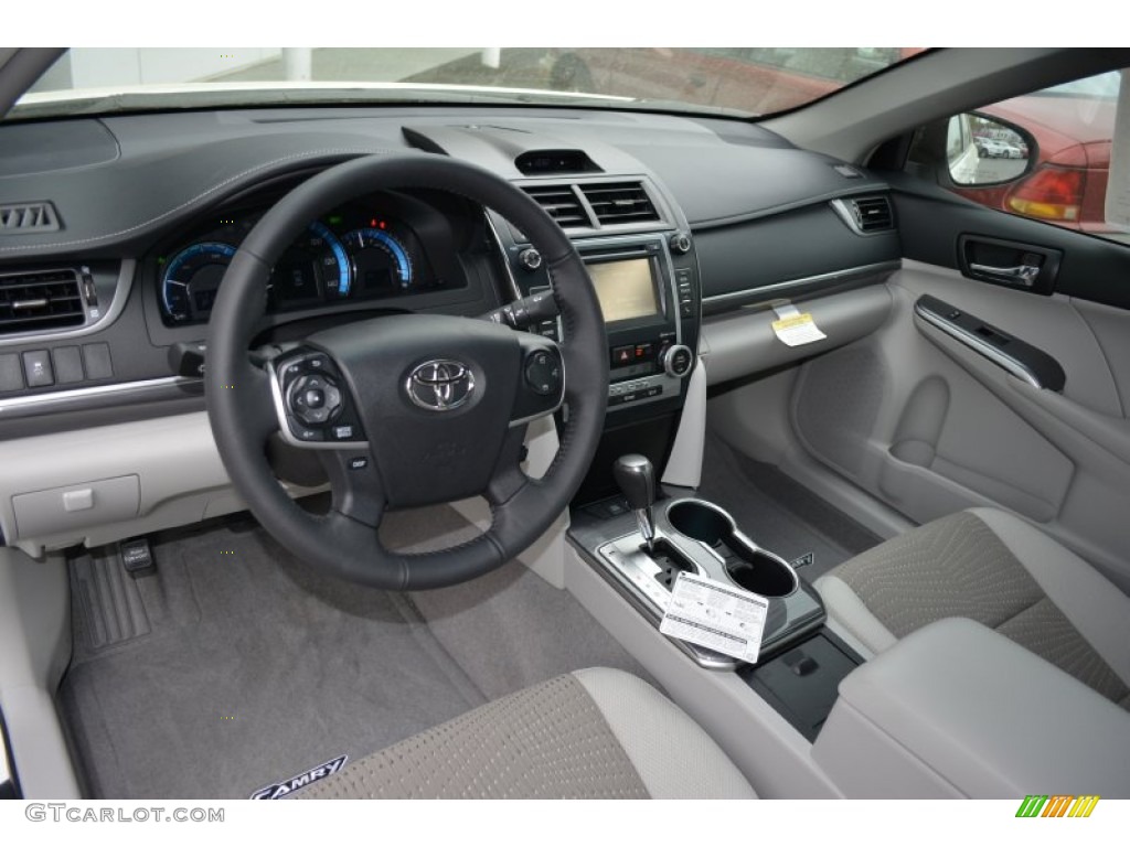 2014 Camry Hybrid XLE - Super White / Ash photo #7