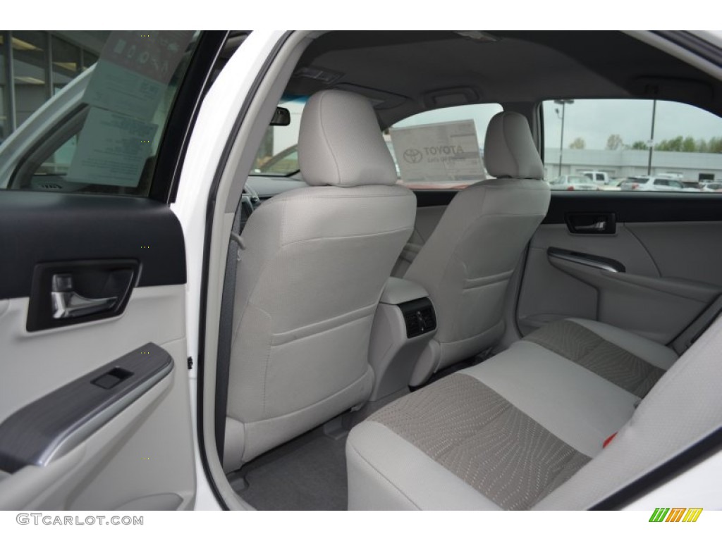 2014 Camry Hybrid XLE - Super White / Ash photo #8