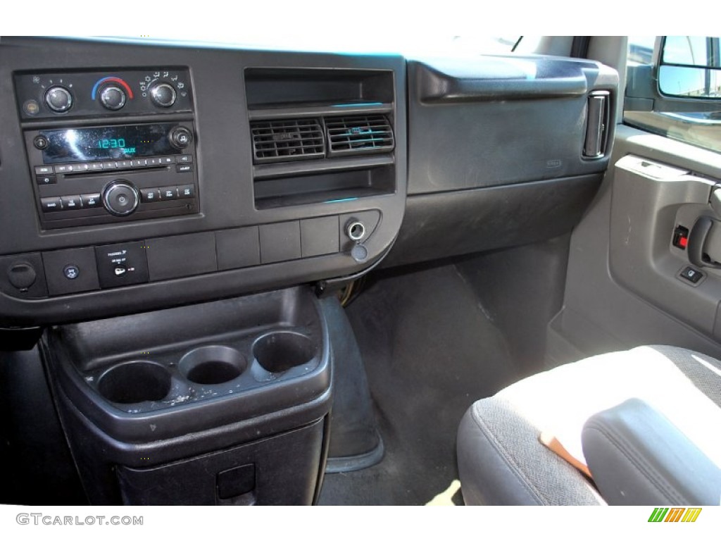 2011 Express LT 3500 Extended Passenger Van - Dark Blue Metallic / Medium Pewter photo #17