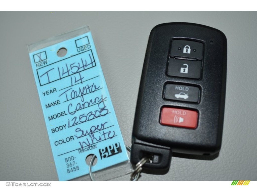 2014 Camry Hybrid XLE - Super White / Ash photo #24