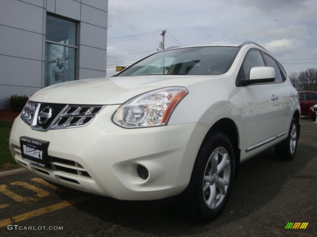 2011 Rogue SV AWD - Pearl White / Black photo #1