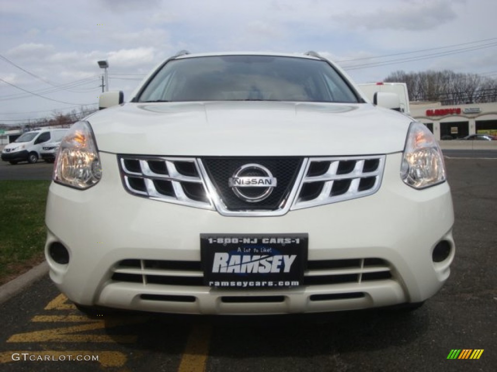 2011 Rogue SV AWD - Pearl White / Black photo #2