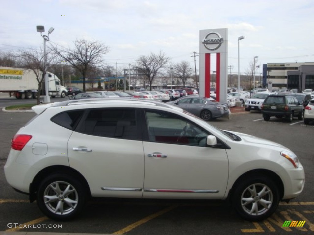 2011 Rogue SV AWD - Pearl White / Black photo #4