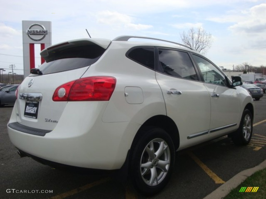 2011 Rogue SV AWD - Pearl White / Black photo #5