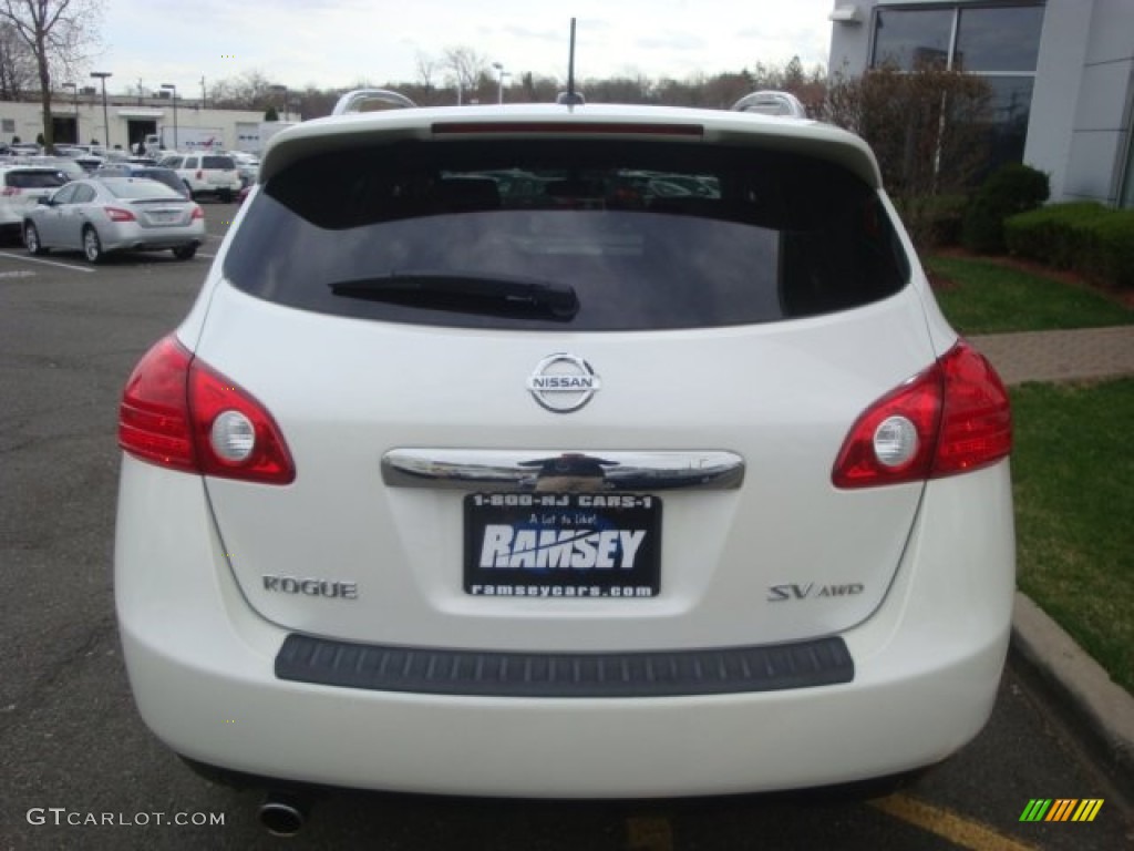 2011 Rogue SV AWD - Pearl White / Black photo #6