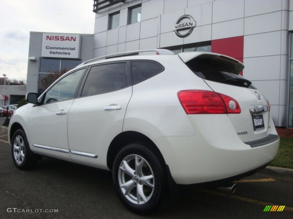 2011 Rogue SV AWD - Pearl White / Black photo #7