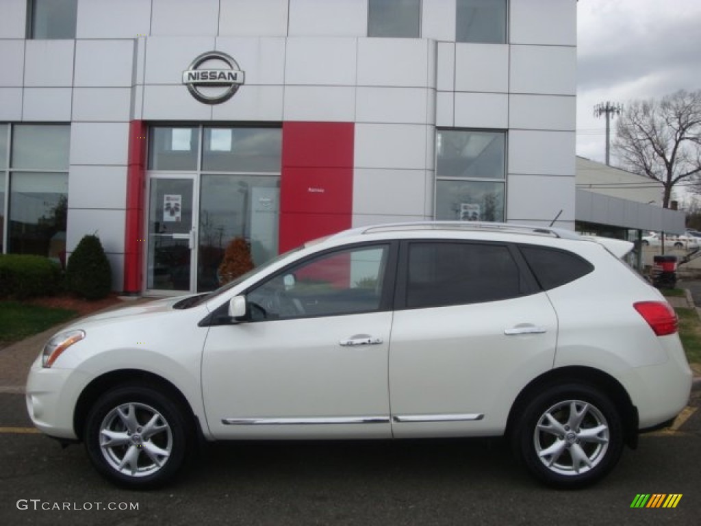 2011 Rogue SV AWD - Pearl White / Black photo #8