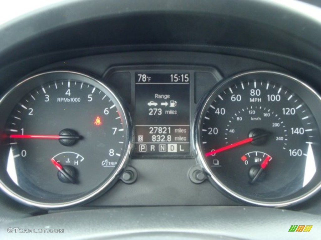 2011 Rogue SV AWD - Pearl White / Black photo #11