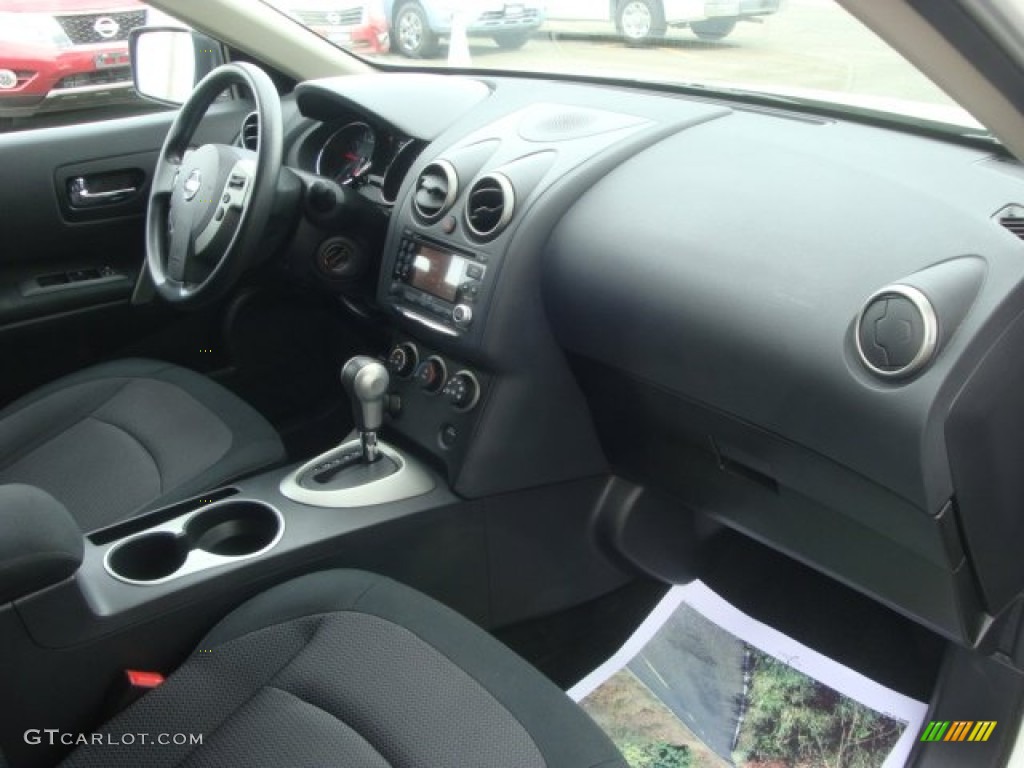 2011 Rogue SV AWD - Pearl White / Black photo #17