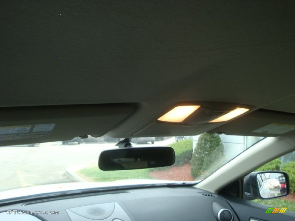 2011 Rogue SV AWD - Pearl White / Black photo #19