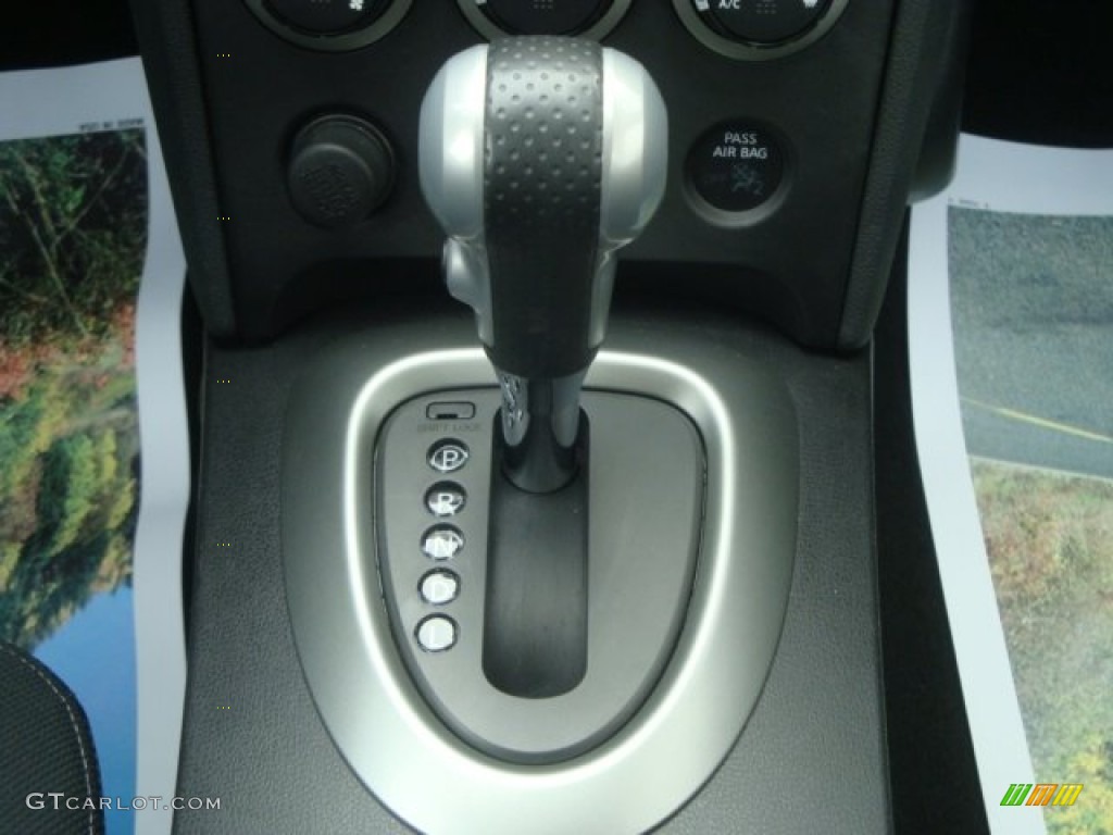 2011 Rogue SV AWD - Pearl White / Black photo #23