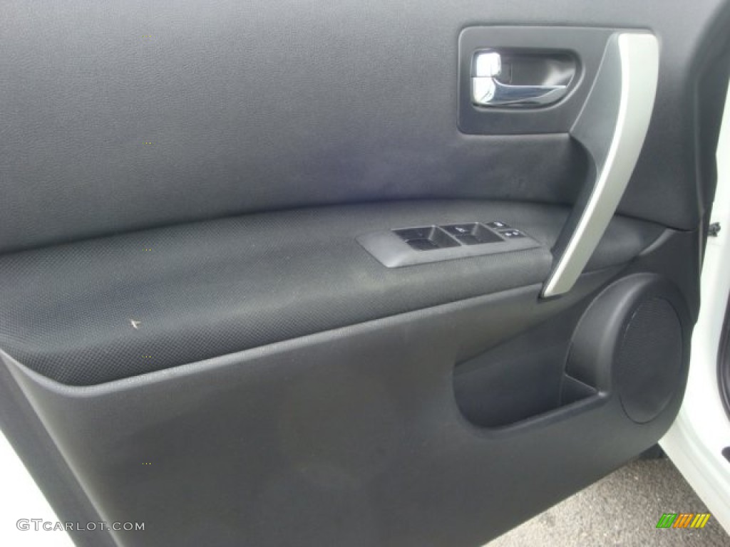 2011 Rogue SV AWD - Pearl White / Black photo #24