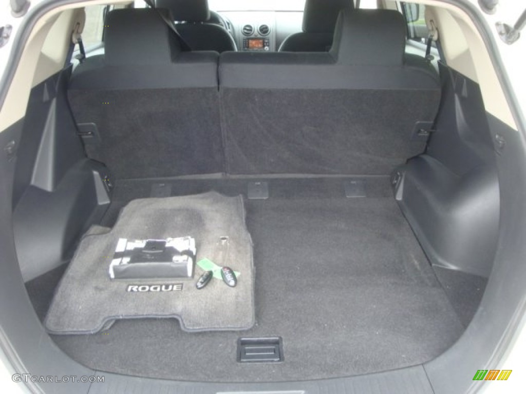 2011 Rogue SV AWD - Pearl White / Black photo #26