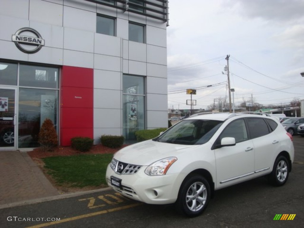 2011 Rogue SV AWD - Pearl White / Black photo #28