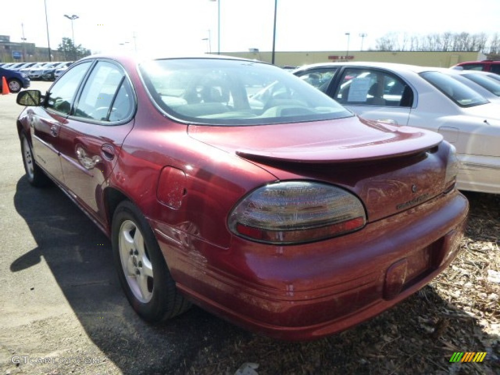 2001 Grand Prix SE Sedan - Redfire Metallic / Taupe photo #2