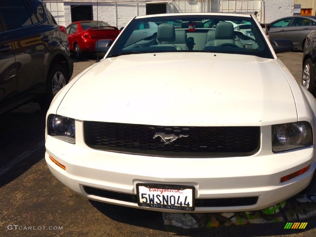 2006 Mustang V6 Premium Convertible - Performance White / Light Graphite photo #2