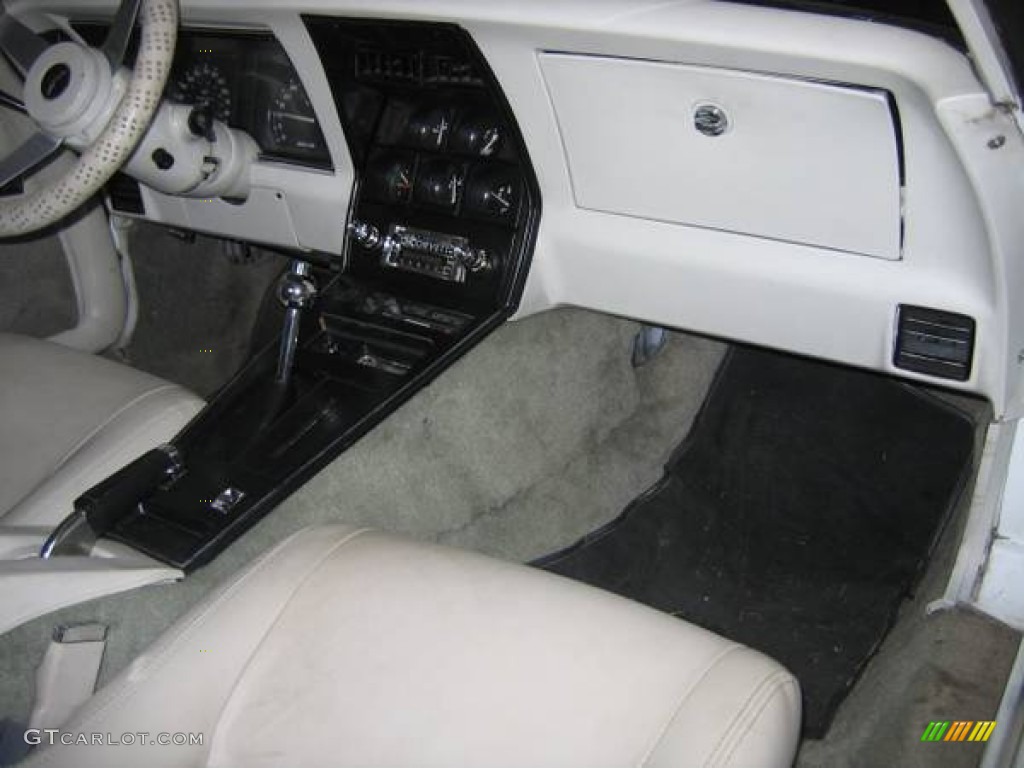 1979 Chevrolet Corvette Coupe Oyster Dashboard Photo #92523414