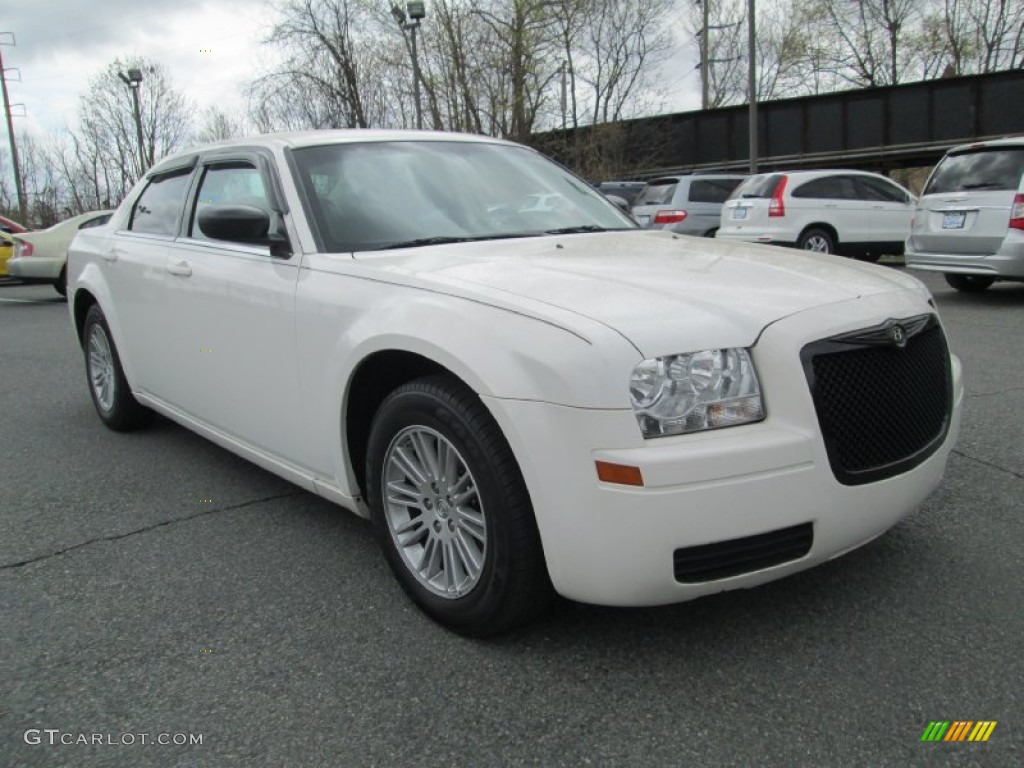 2009 300 LX - Stone White / Dark Slate Gray photo #4