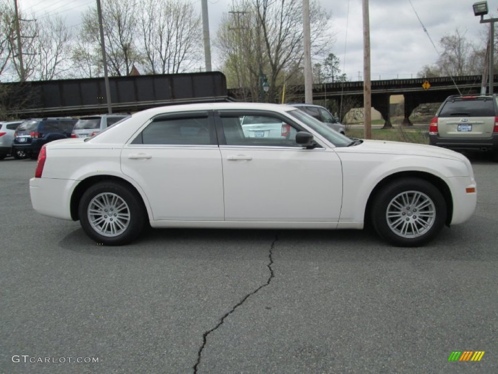 2009 300 LX - Stone White / Dark Slate Gray photo #5