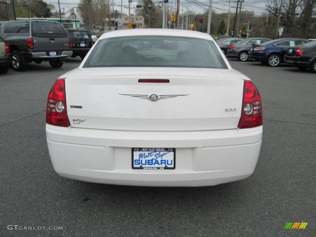 2009 300 LX - Stone White / Dark Slate Gray photo #7