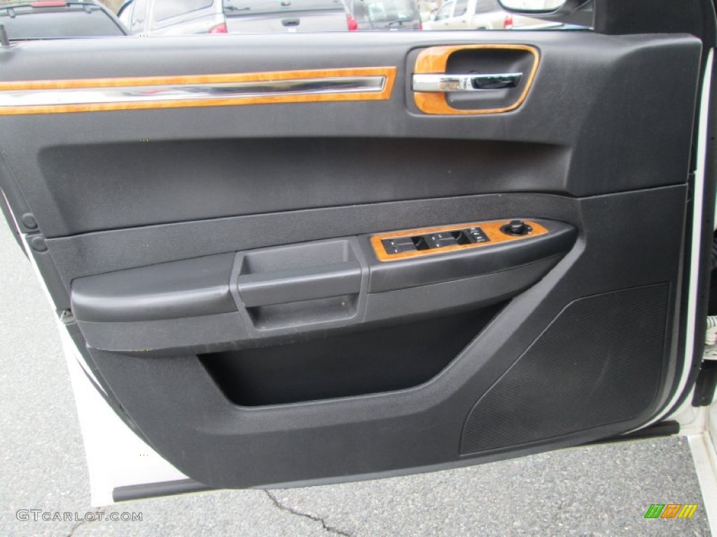 2009 300 LX - Stone White / Dark Slate Gray photo #12