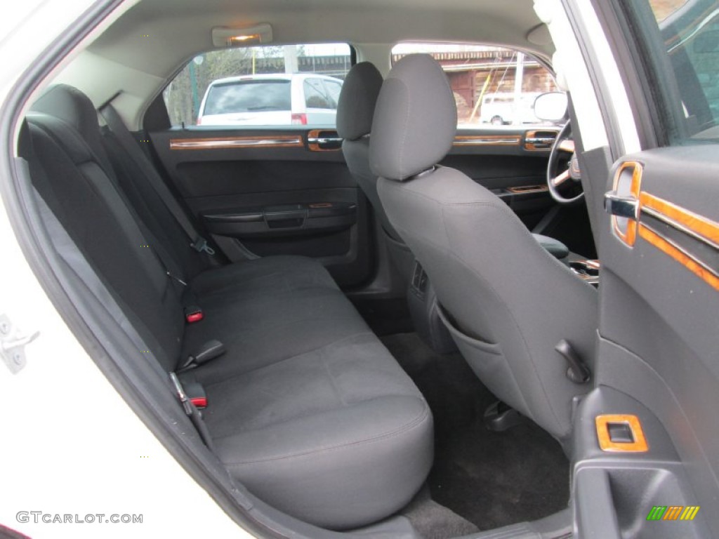 2009 300 LX - Stone White / Dark Slate Gray photo #18