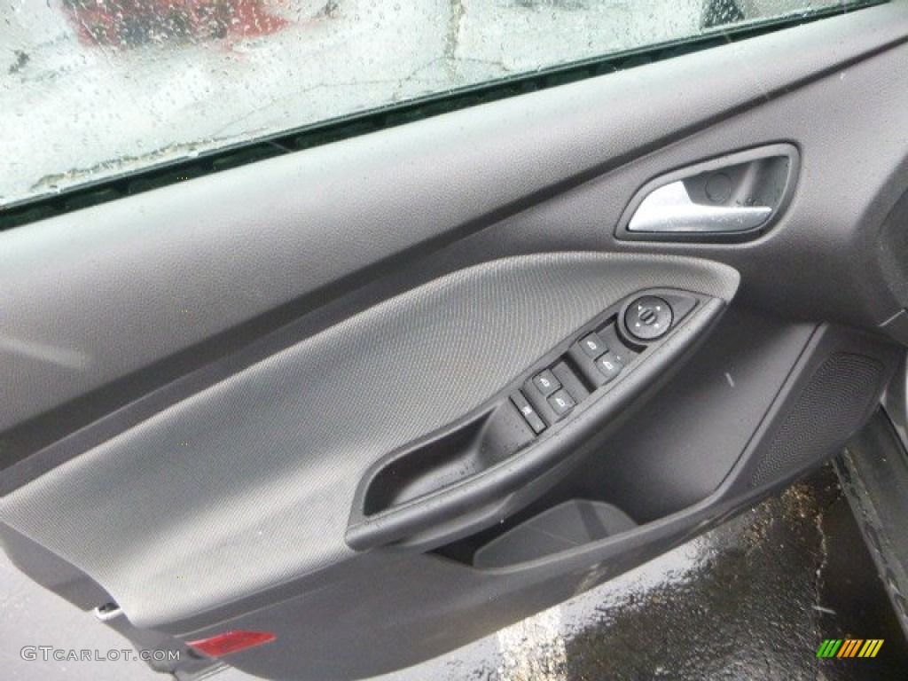 2014 Focus SE Hatchback - Sterling Gray / Charcoal Black photo #11