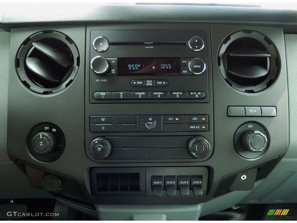 2015 Ford F250 Super Duty XL Crew Cab Controls Photo #92541618