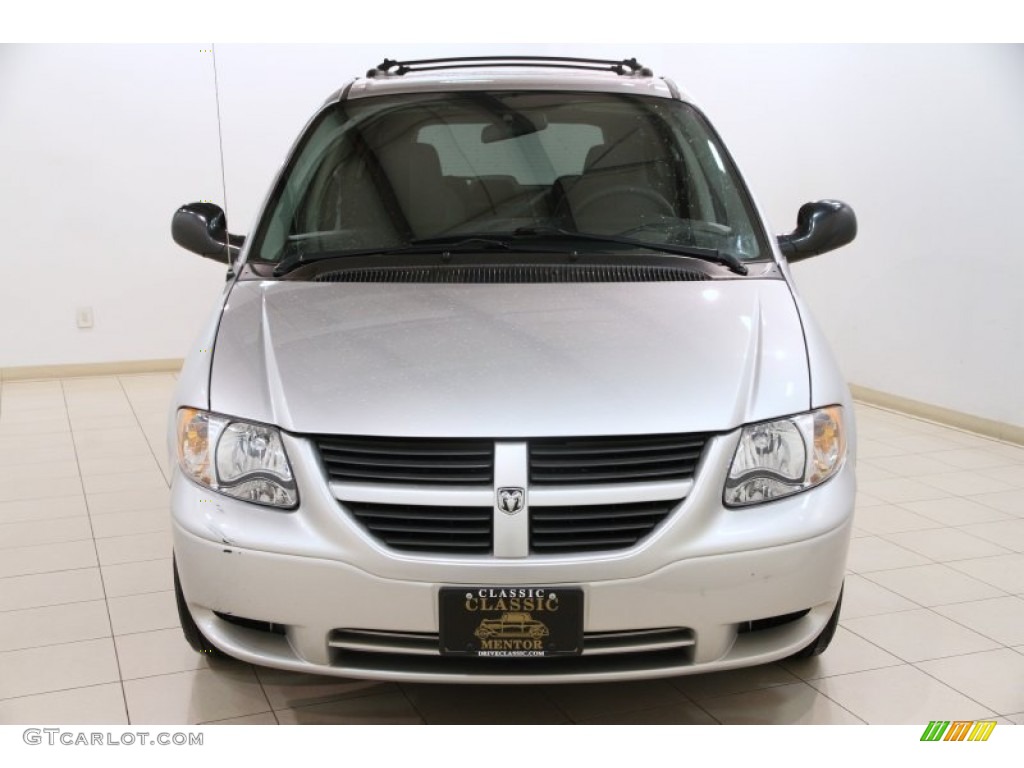 2005 Grand Caravan SE with Handicap Access - Bright Silver Metallic / Medium Slate Gray photo #2