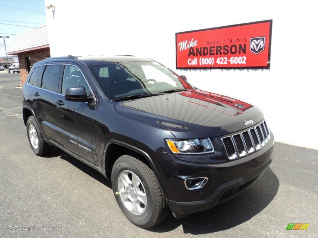 2014 Grand Cherokee Laredo 4x4 - Brilliant Black Crystal Pearl / Morocco Black photo #1