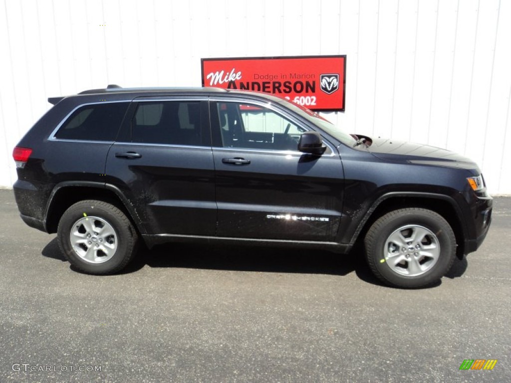 2014 Grand Cherokee Laredo 4x4 - Brilliant Black Crystal Pearl / Morocco Black photo #2