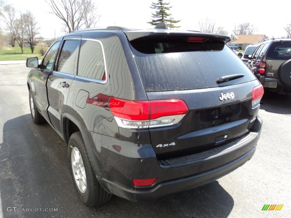 2014 Grand Cherokee Laredo 4x4 - Brilliant Black Crystal Pearl / Morocco Black photo #3