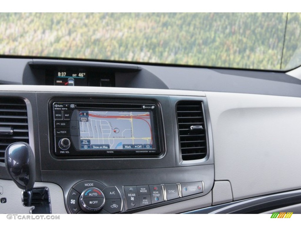 2014 Toyota Sienna SE Navigation Photo #92567303
