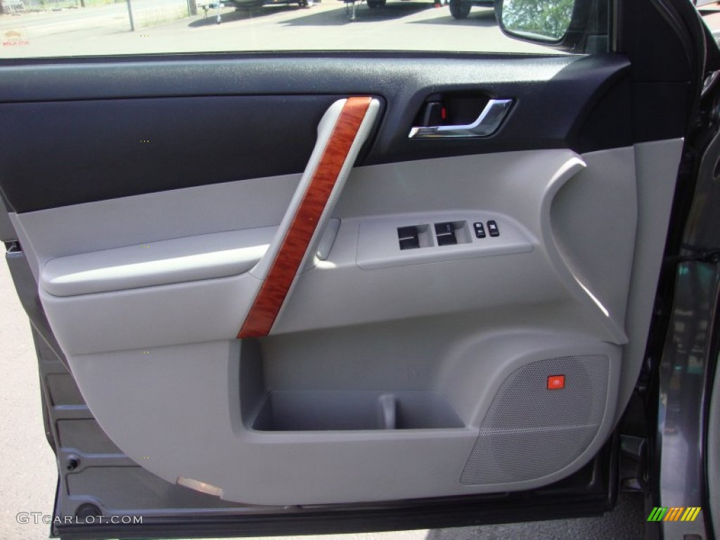 2008 Toyota Highlander Limited Ash Gray Door Panel Photo #92571467