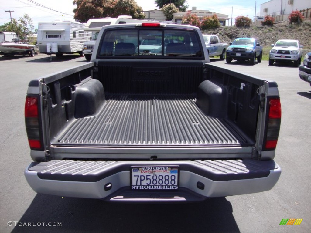 2004 Frontier XE King Cab - Granite Metallic / Gray photo #6