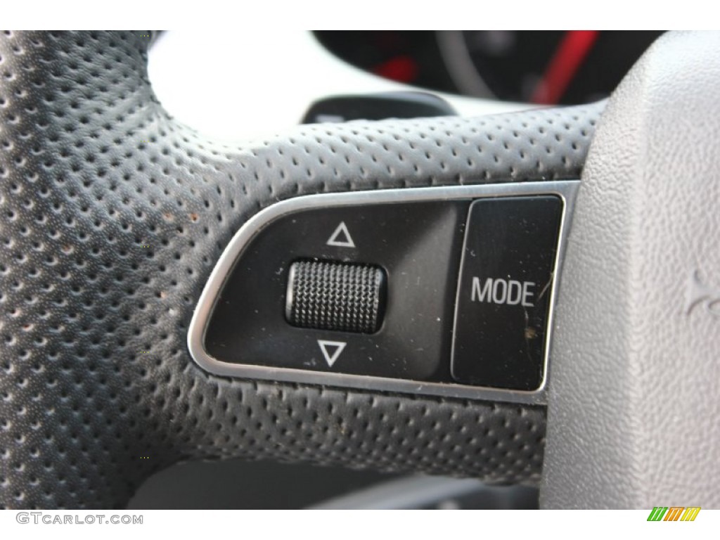 2011 Audi A4 2.0T Sedan Controls Photo #92573948