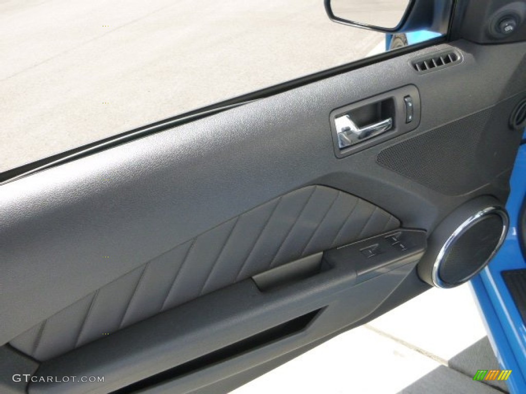 2014 Mustang V6 Premium Convertible - Grabber Blue / Charcoal Black photo #17