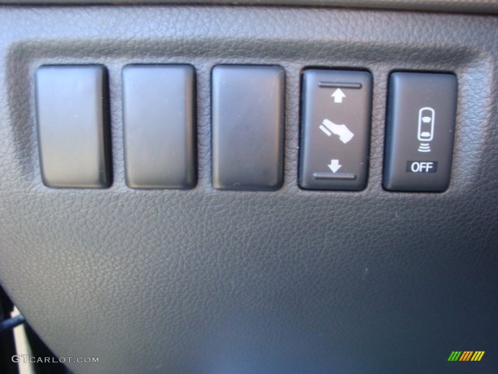 2011 Armada SV 4WD - Smoke Gray / Charcoal photo #21