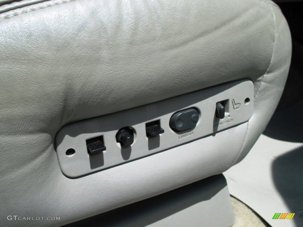1999 Tahoe LT 4x4 - Light Pewter Metallic / Gray photo #29
