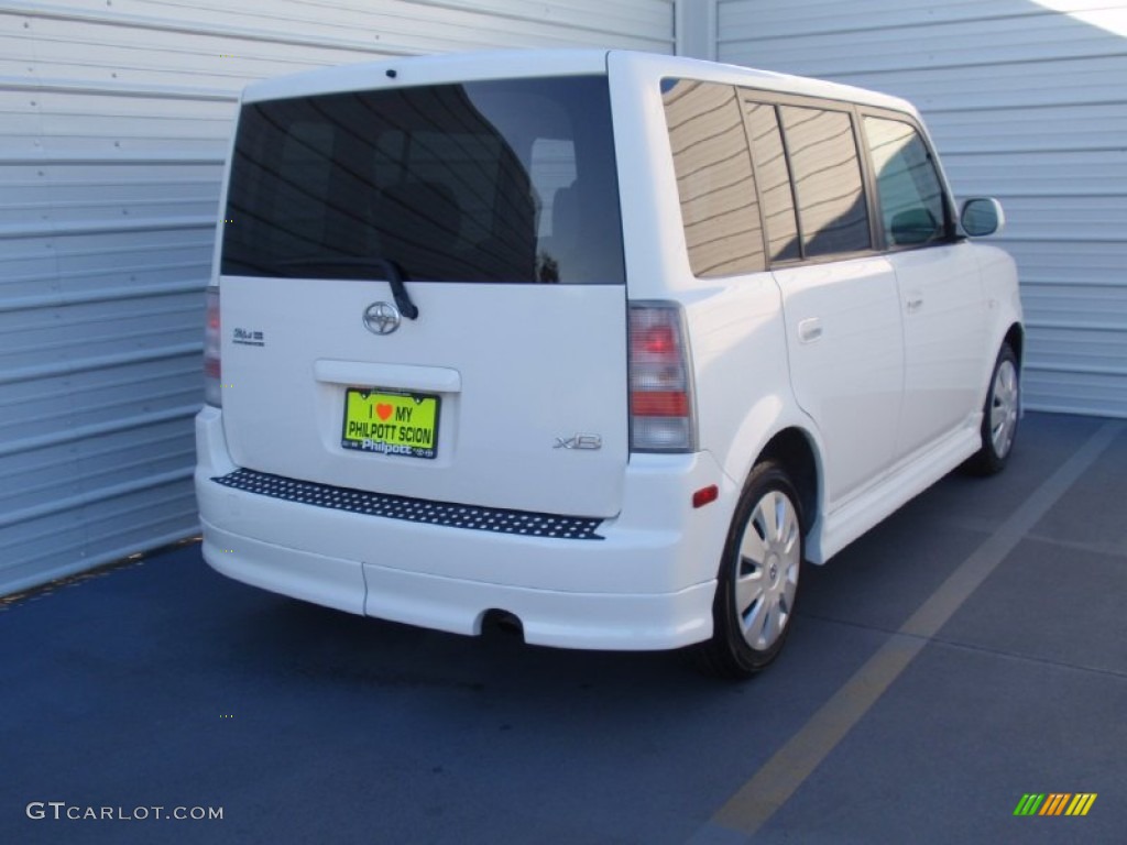 2006 xB  - Polar White / Dark Charcoal photo #4
