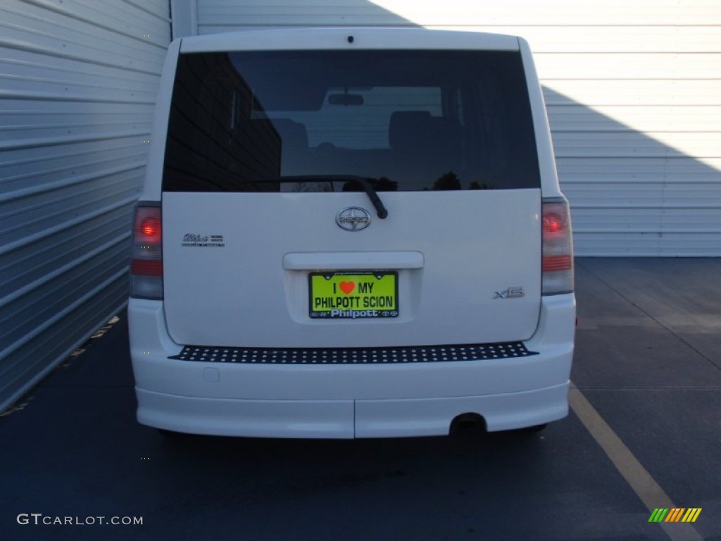 2006 xB  - Polar White / Dark Charcoal photo #5