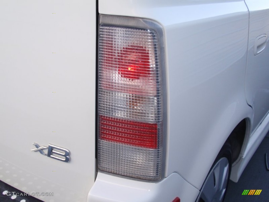 2006 xB  - Polar White / Dark Charcoal photo #18