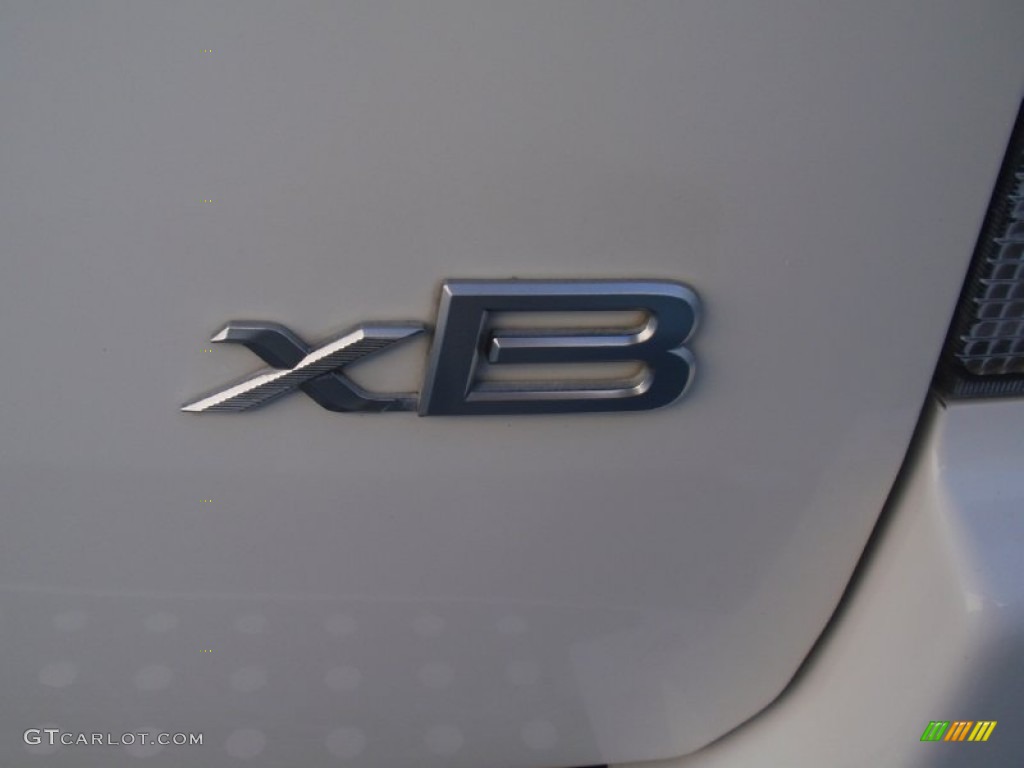 2006 xB  - Polar White / Dark Charcoal photo #19