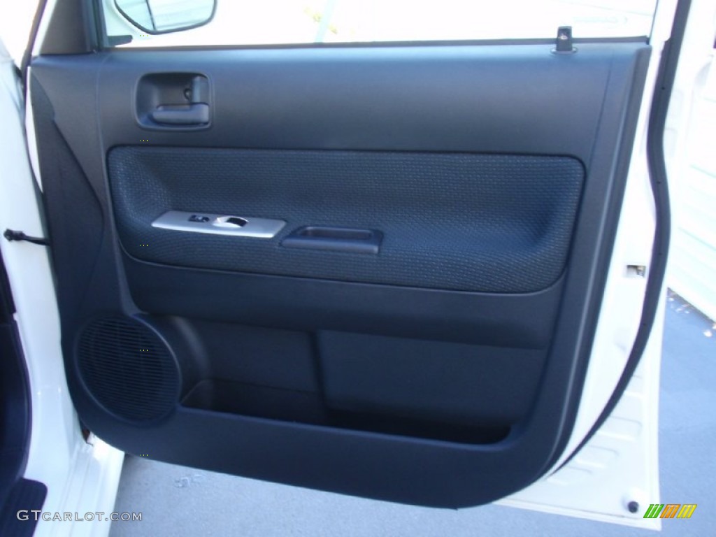 2006 xB  - Polar White / Dark Charcoal photo #25