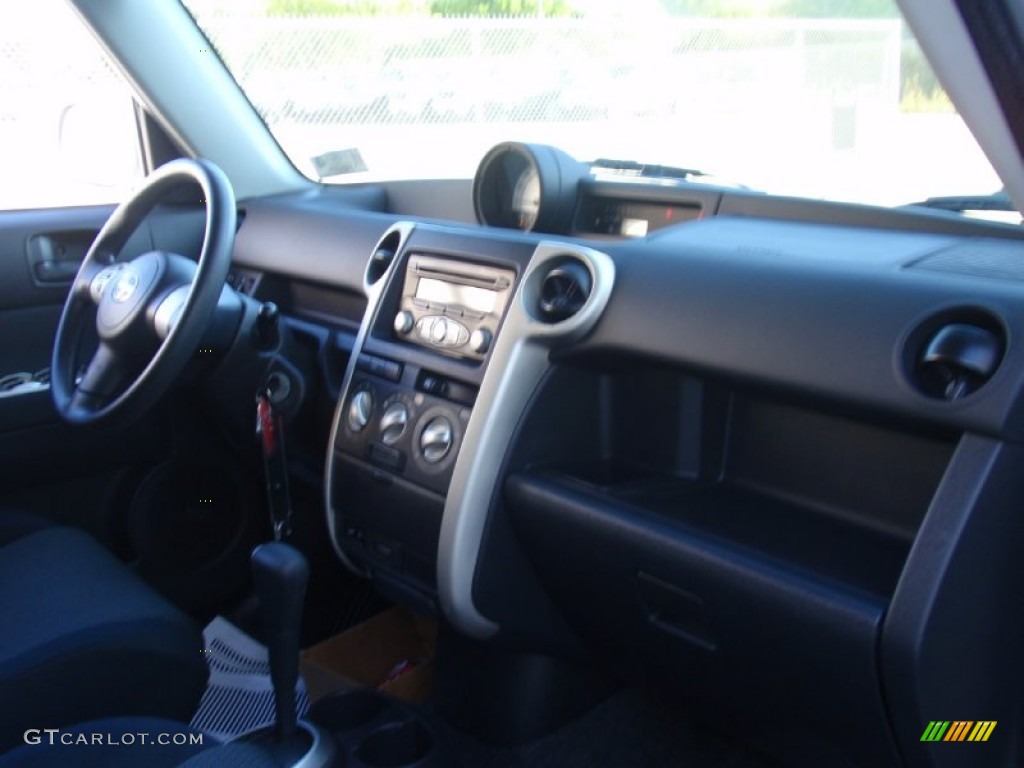 2006 xB  - Polar White / Dark Charcoal photo #26