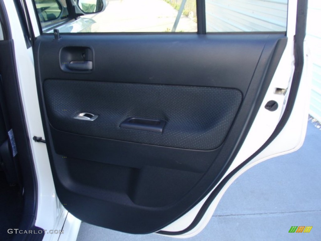 2006 xB  - Polar White / Dark Charcoal photo #28